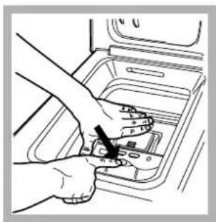INDESIT WITXL 109 - How to open and to close the drum - 2