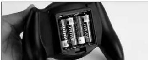 E-flite Blade mCX2 RTF - Einsetzen der Senderbatterien (NUR RTF) - 1