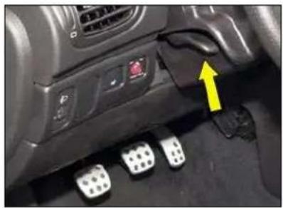 PEUGEOT 206 CC (2001) - L'ouverture du CAPOT moteur - 1