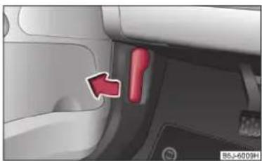 SKODA Fabia (2010) - Déverrouillage du capot - 1