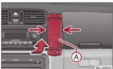 SKODA Fabia (2010) - Utilisation du téléphone avec un adaptateur* - 1