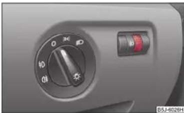 SKODA Fabia (2010) - Régulation de la portée des phares principaux - 1