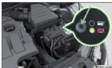 SKODA Rapid (2014) - Contrôle du niveau de l'électrolyte - 1