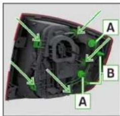 SKODA Rapid (2014) - Remplacement des ampoules du bloc optique arrriere - 1