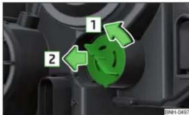 SKODA Rapid (2014) - Remplacement de I'ampoule du clignotant avant - 1