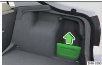 SKODA Rapid (2014) - Compartiments de rangement dans le coffre à bagages - 2