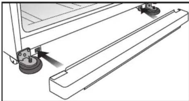 BLOMBERG DNE 9860 A - Installation du cache de ventilation inférieur - 1