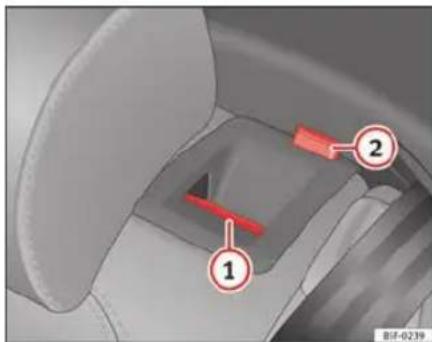 SEAT Leon SC (2014) - Rabattre et redresser le dossier de la banquette arrière - 1
