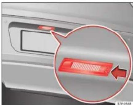 SEAT Leon SC (2014) - Changement des ampoules pour l'éclairage de la plaque d'immatriculation - 1