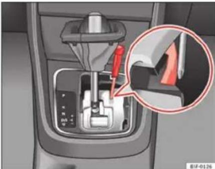 SEAT Leon SC (2013) - Déverrouillage d'urgence du levier sélecteur - 1