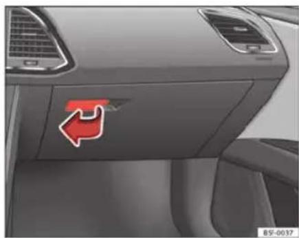 SEAT Leon SC (2013) - Boite a gants - 1