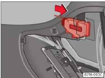 SEAT Alhambra (2005) - Déverrouillage de secours du volet de réservoir à carburant - 1