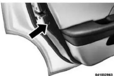 Chrysler 200 Sedan (2014) - Systémedeverrouillagesécurité-enfants-portièresarrière - 1