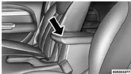 Chrysler 200 Sedan (2014) - Rangement - 1