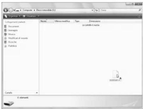 BROTHER Innovis 770E - Copiare i dati del motivo su "Discorimovabile". - 1