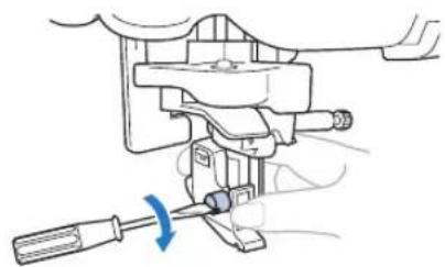 BROTHER Innovis 27SE - Retrait du support de pied-de-biche - 5