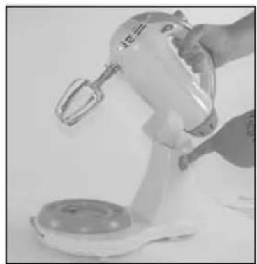 DELTA GTHMB01 - Poser le mixeur sur le socle - 2