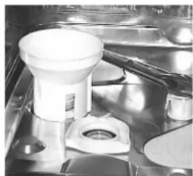 Ariston Thermo LI672A - Carregamento do sal. - 1