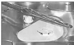 Ariston Thermo LI480A - Limpieza de los brazos rociadores. - 2