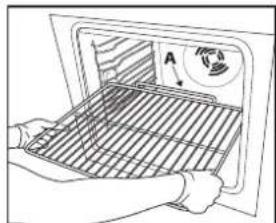 WHIRLPOOL AKZM 838 - INSERTION DE GRILLES ET AUTRES ACCESSOIRES DANS L'ENCEINTE DU FOUR - 1