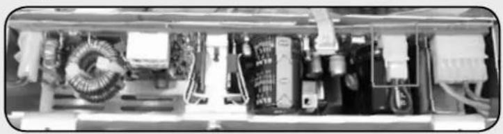 RCF AM2320 - Benutzen Sie NUR EINEN der drei verfügbaren Anschüsse für 100 V, 70 V oder 4 Ω. - 4