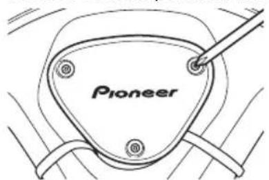PIONEER SGYPM900H90 - Lockern Sie die Schrauben am Sender und behmen Sie die Abdeckung ab. - 1