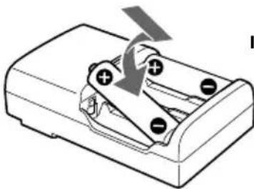 SONY MDRDS8000 - Insertion des piles rechargeables dans le chargeur - 1