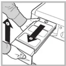HOTPOINT-ARISTON Aqualtis AQC9 2F7 - Esvaziamento do recipiente de recolha da água no fim de cada ciclo - 1