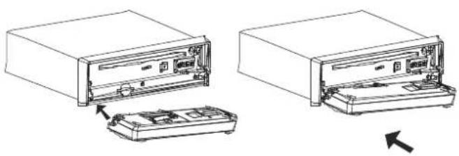 TOKAI LAR75 - Mise en place de la façade sur l'appareil comme illustré ci-dessous: - 2