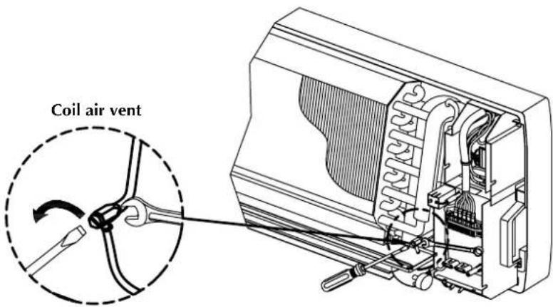 Aermec FCW 412V - The unit's pipes indicate the direction of the water flow - 4