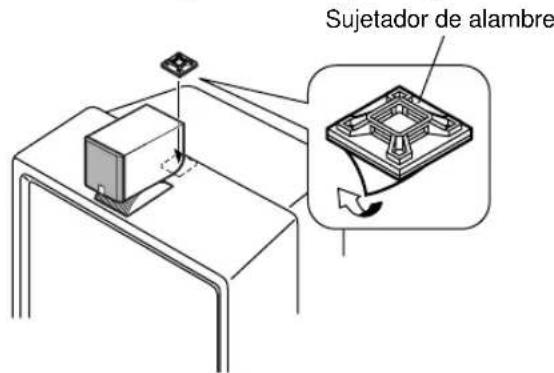 YAMAHA NSU40P - Instalación del altavoz central en la parte superior del monitor con el soporte del altavoz fijado al altavoz. - 1