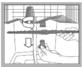 INDESIT DIF 36 G - Cleaning the sprayer arms - 1
