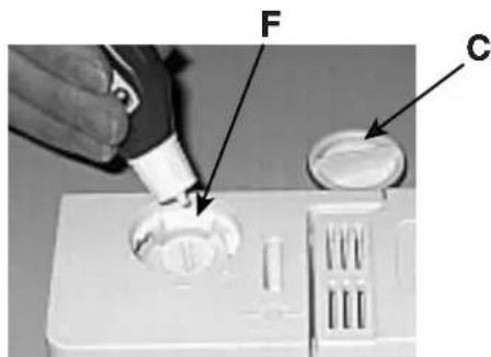 SCHOLTES LVX 1256 WH - Einfüllen des Klarspulers - 1