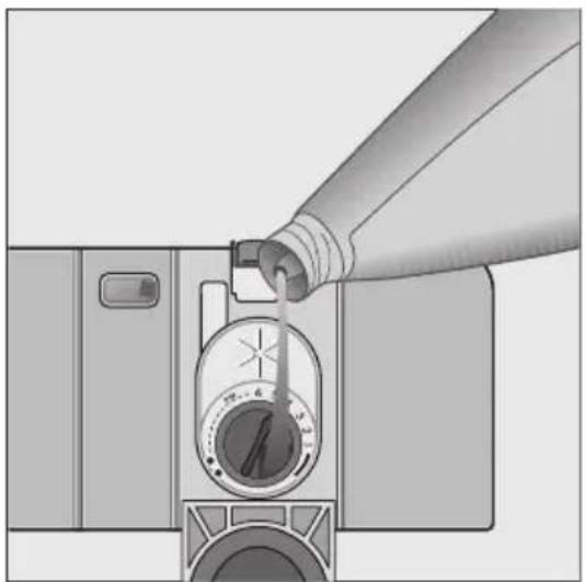 AEG-ELECTROLUX Favorit 85060 VI - Verser le produit de rinceage - 3