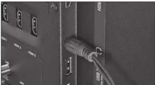 PEAQ PTV461100 - CONNETTORI LATERALI - 2