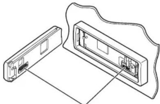 JVC KDSH9102 - Druk op de rechterkant van het bedieningspaneel om het paneel in de paneelhouser te vergrendelen. - 2