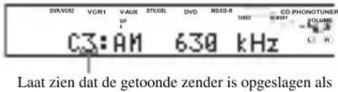 YAMAHA RXV757 - Druk, verwijl de MEMORY indicator knippert, net zo vaak op A/B/C/D/E (NEXT) tot u de gewenste voorkeuzgroep (A t/m E) heeft geselecteerd. - 4