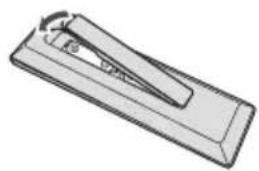 PIONEER XHM11DAB - Mise en place des piles dans la télécommande - 2