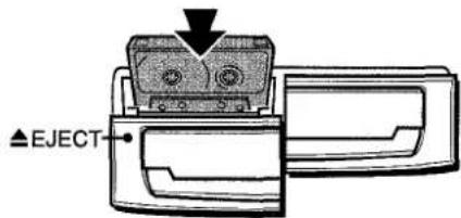 AIWA XRH33MD - Appuyer sur TAPE puis appuyer sur EJECT pour ouvrir le porte-cassette. - 1