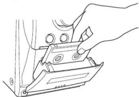 JVC UXL40R - Legen Sie eine Kassette ein, so daß der freiliegende Bandteil nach unten weist. - 1