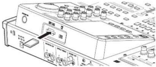 TASCAM DP24SD - Insertion d'une carte SD - 1