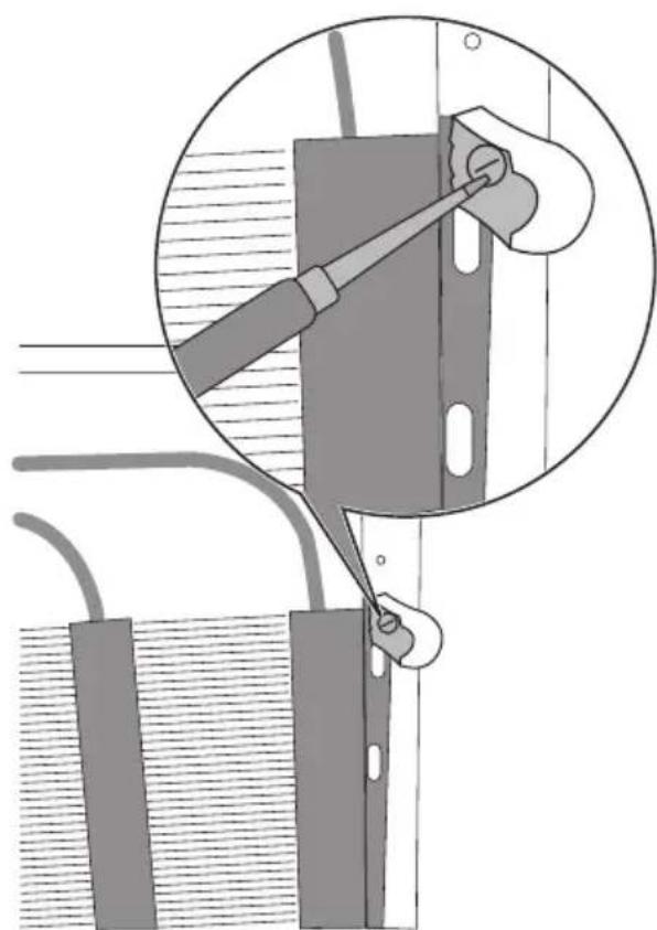 ELECTROLUX ERC 39350 W - Im Gerät befinden sich zwei Distanzstücke, die, wie in der Abbildung gezeigt, angebracht werden müssen. - 1