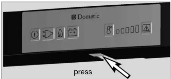 DOMETIC RMS 8405 - Inserting / changing the batteries - 1