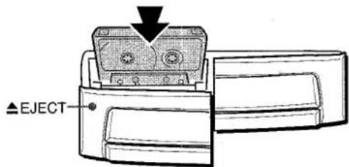 AIWA CXNMT70 - Appuyer sur la touche TAPE puis appuyer sur la marque EJECT pour ouvrir le portecassette. - 1