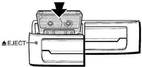 AIWA CXNMT320 - Pulse TAPE y ▲ EJECT para abrir el portacasete. - 1