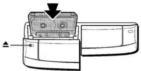 AIWA NSXV8000 - Pulse el botón TAPE y la marca EJECT para abrir el portacasete. - 1