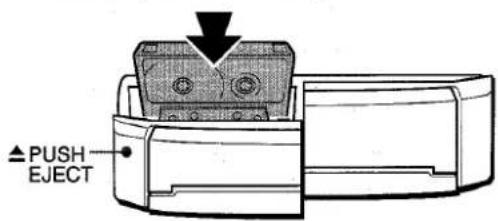 AIWA NSXMT725 - Appuyer sur TAPE/DECK 1/2 puis appuyer sur ▲ PUSH EJECT pour ouvrir le porte-cassette. - 1
