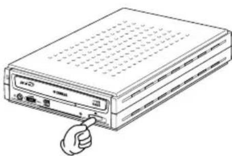 YAMAHA CRW2200SX - Ejection d'un disque - 1