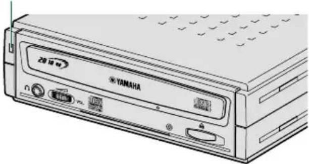 YAMAHA CRW2200UX - Mettez votre graveur CRW2200UX sous tension. - 2