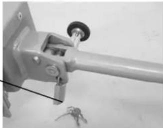 Pro-User Saffier IVqc 91723 - MOUNTING OF THE BIKECARRIER ONTO THE HITCH BALL - 2